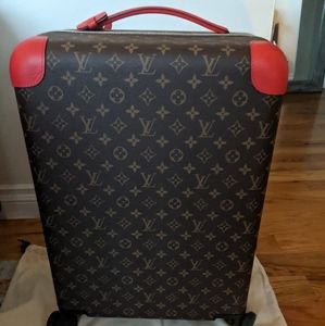 Louis Vuitton 55 size suitcase